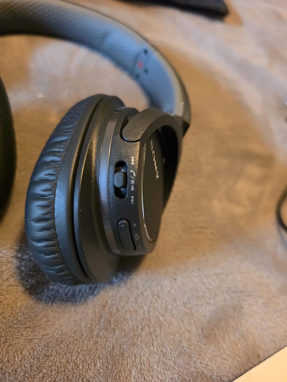 Sony Black Wireless Over-Ear HeadphonesSony MDR-ZX770DC wireless noise-cancelinc